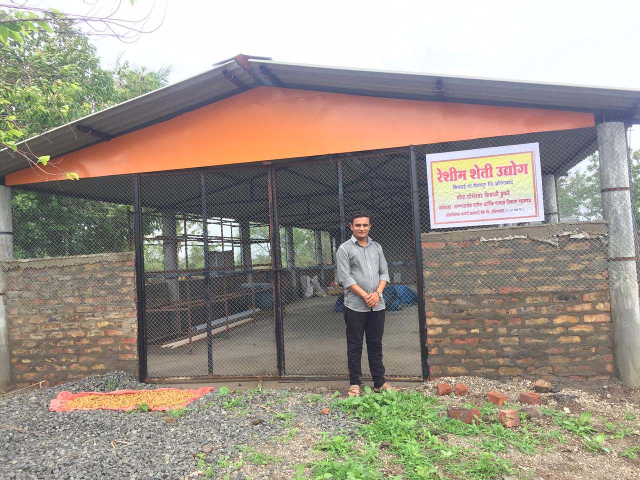 एमबीए तरुणाची यशस्वी रेशीमशेती