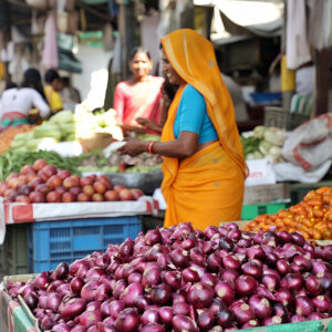 kanda bajarbhav: कांदा बाजारभाव या बाजारात दोन हजारावर