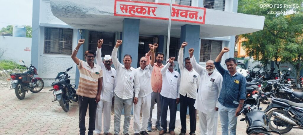 Nashik Farmers Protest Land Auction by District Bank in Niphad