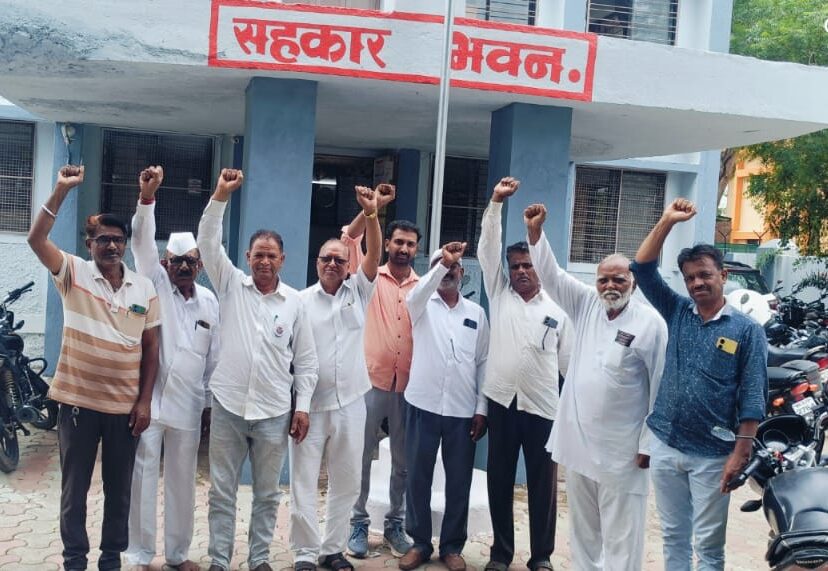 निफाडमध्ये ४५ शेतकऱ्यांच्या जमिनींचा लिलाव थांबवला; बँकेच्या कारवाईला शेतकऱ्यांचा विरोध