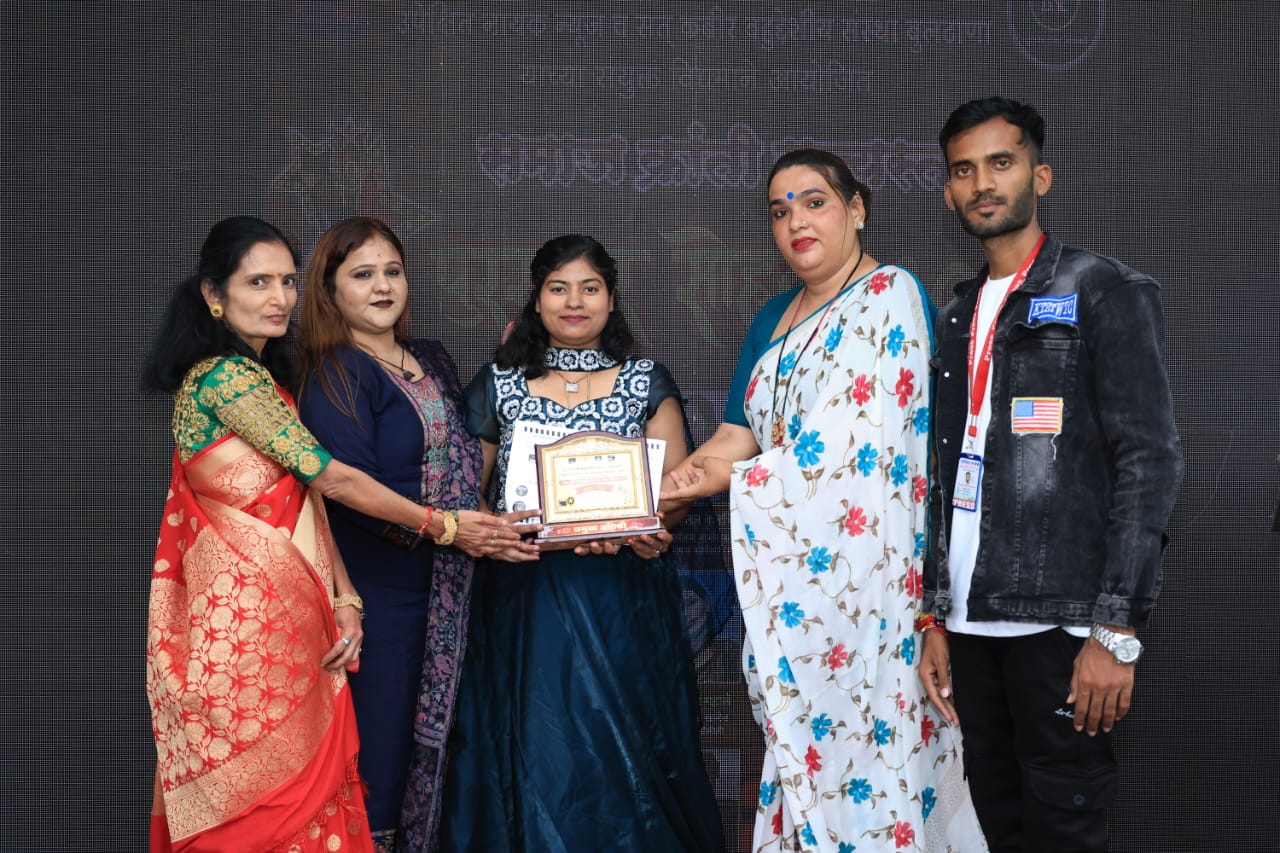 कांदा उत्पादक शेतकरी कन्या अश्विनीचा राज्य पुरस्काराने गौरव